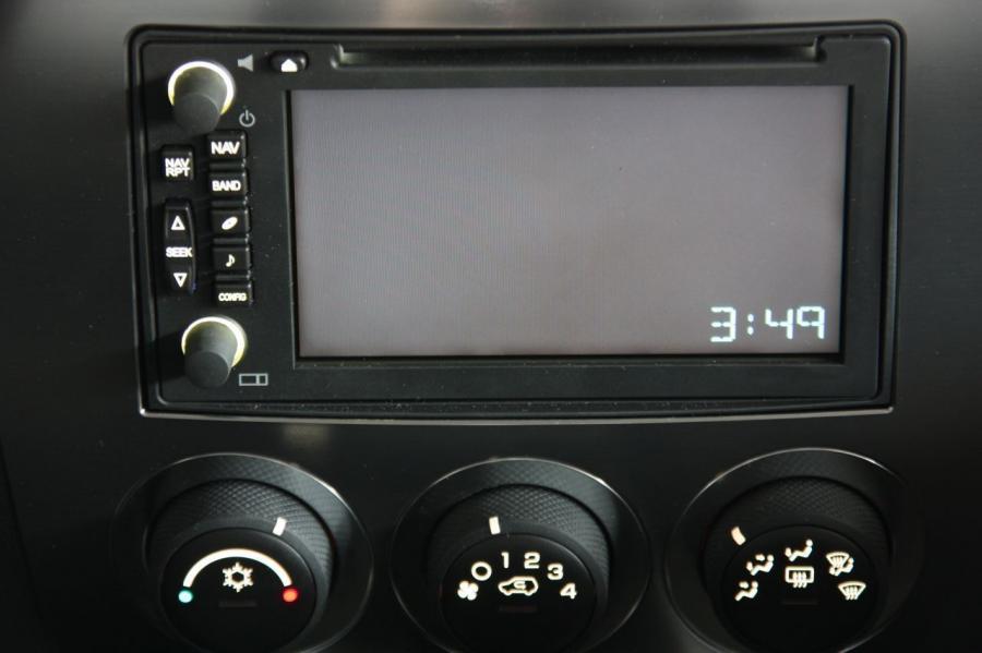 Детали интерьера Hummer H3T Alpha 2009 года  (фото 14 из 41)